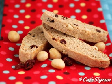 Biscotti with Macadamia Nuts and Cranberries